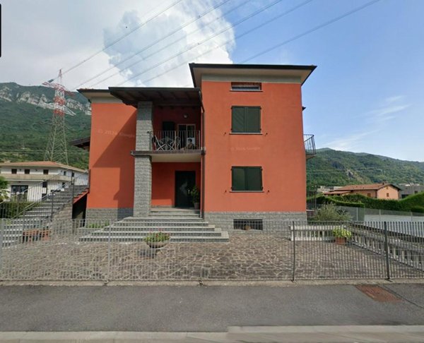 appartamento in vendita a Casazza in zona Colognola