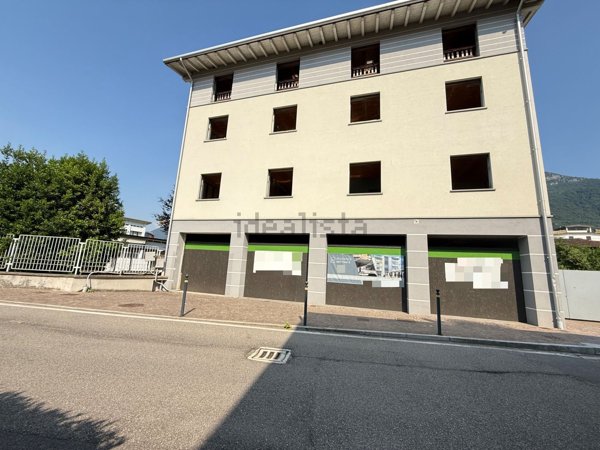 appartamento in vendita a Casazza in zona Colognola