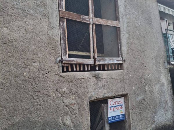 casa indipendente in vendita a Casazza in zona Colognola