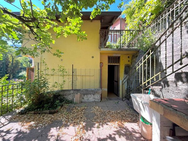 appartamento in vendita a Casazza in zona Mologno