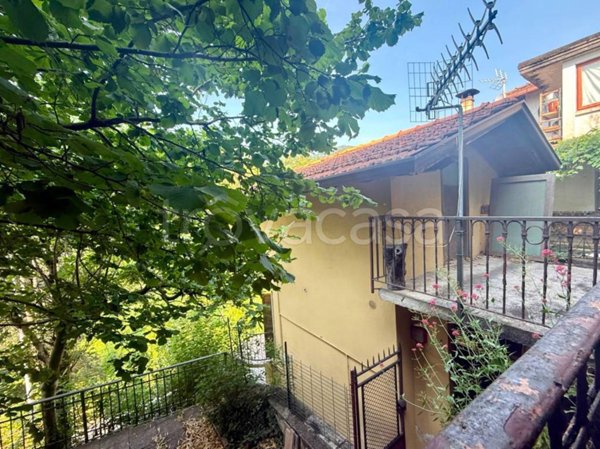 appartamento in vendita a Casazza in zona Mologno