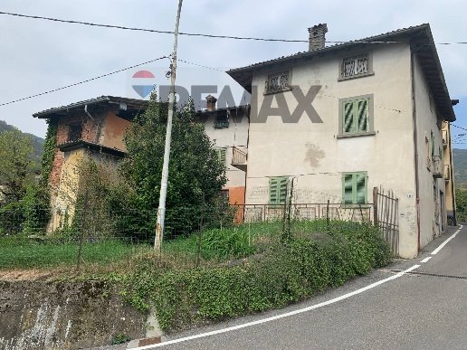 casale in vendita a Casazza in zona Mologno