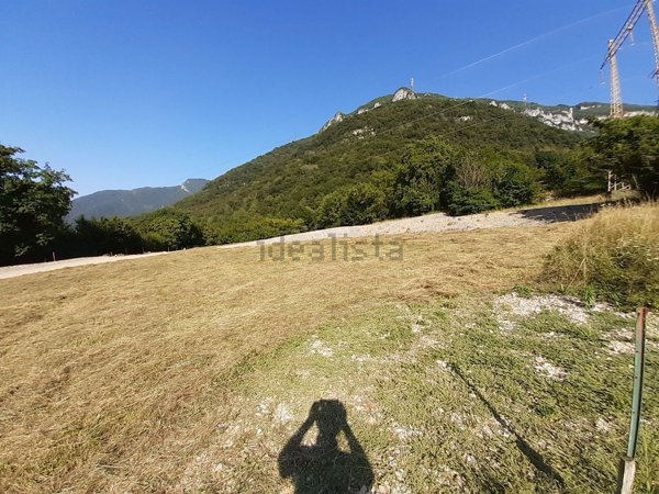 terreno in vendita a Casazza in zona Colognola