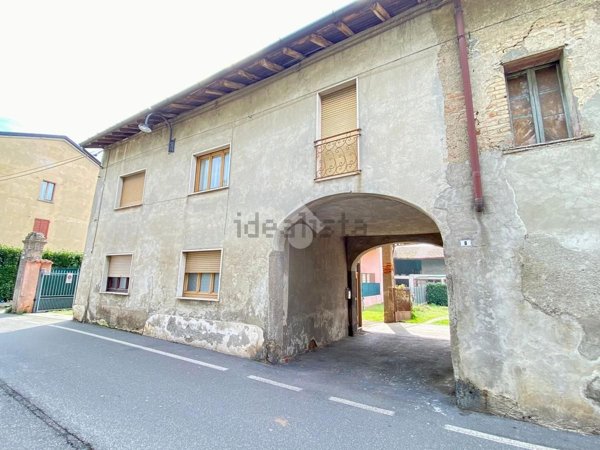 esavano in vendita a Casirate d'Adda