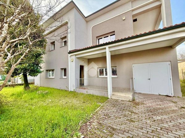 casa indipendente in vendita a Casirate d'Adda