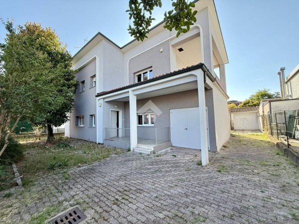 casa indipendente in vendita a Casirate d'Adda