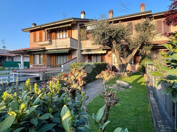 casa indipendente in vendita a Casirate d'Adda