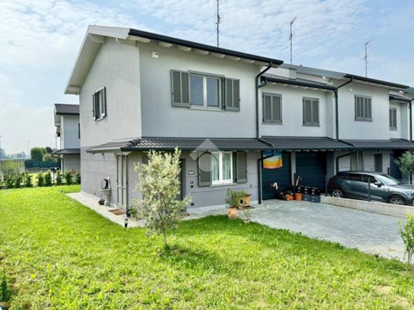 appartamento in vendita a Casirate d'Adda
