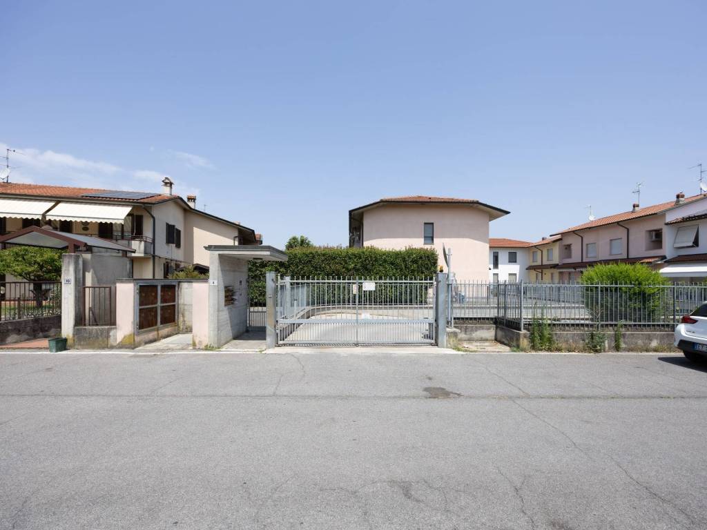 appartamento in vendita a Casirate d'Adda