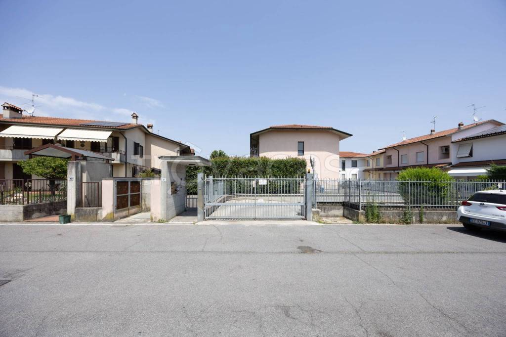 appartamento in vendita a Casirate d'Adda