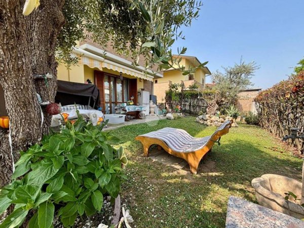 appartamento in vendita a Casirate d'Adda