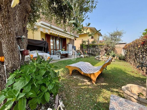 appartamento in vendita a Casirate d'Adda
