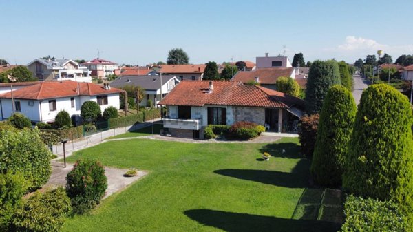 casa indipendente in vendita a Casirate d'Adda