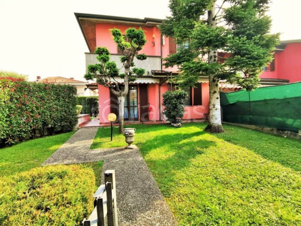 casa indipendente in vendita a Casirate d'Adda