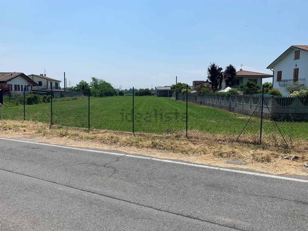 capannone in vendita a Casirate d'Adda