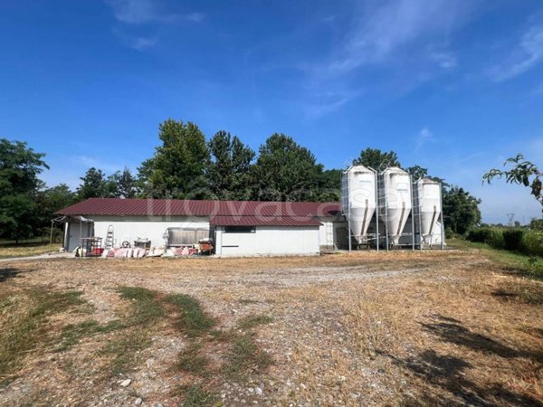 locale commerciale in vendita a Casirate d'Adda