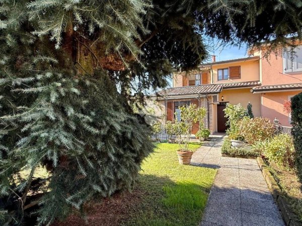 casa indipendente in vendita a Casirate d'Adda
