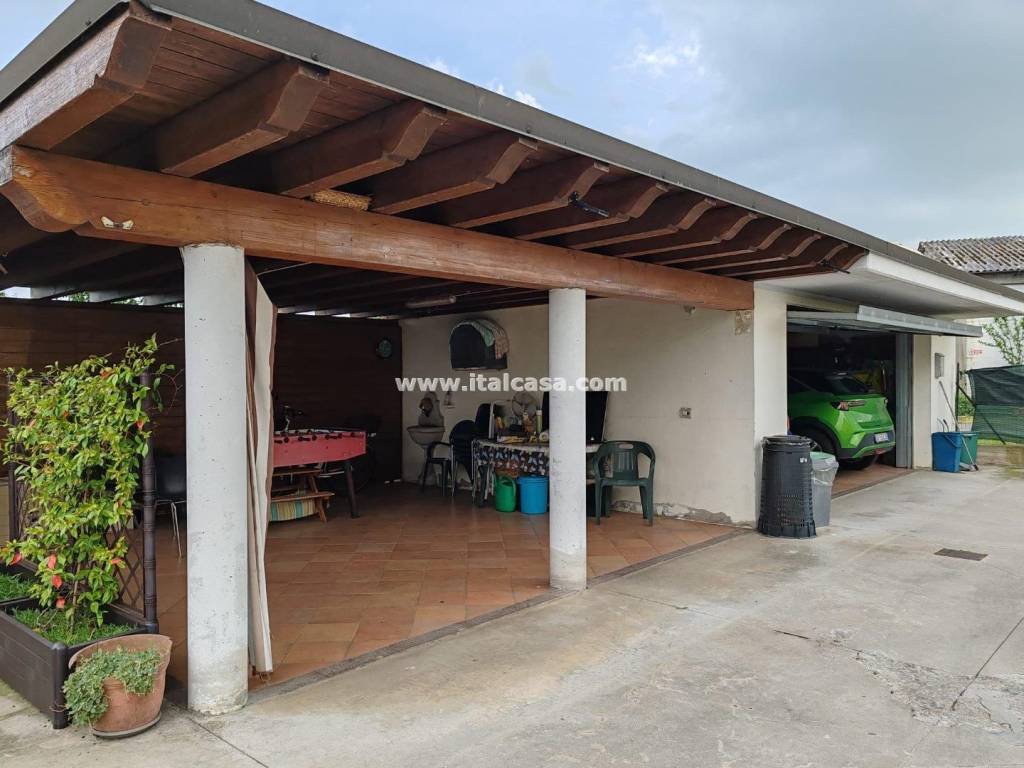 appartamento in vendita a Casirate d'Adda