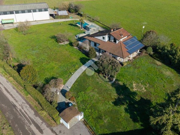 casa indipendente in vendita a Casirate d'Adda