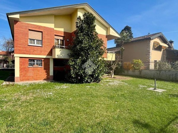 casa indipendente in vendita a Casirate d'Adda