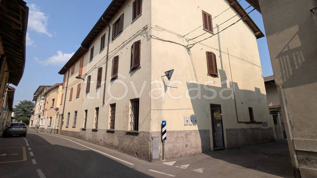 appartamento in vendita a Casirate d'Adda