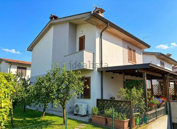 casa indipendente in vendita a Casirate d'Adda