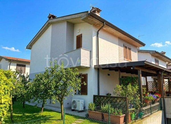 casa indipendente in vendita a Casirate d'Adda