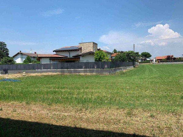 terreno agricolo in vendita a Casirate d'Adda