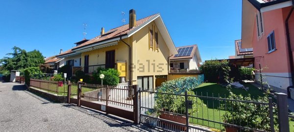 casa indipendente in vendita a Casirate d'Adda