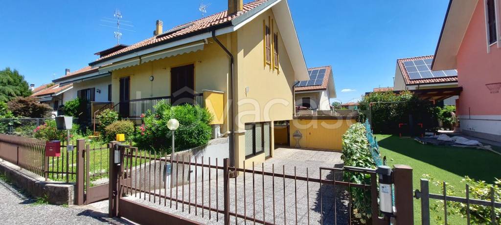 casa indipendente in vendita a Casirate d'Adda