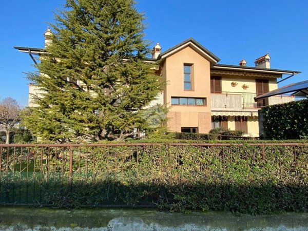 appartamento in vendita a Casirate d'Adda