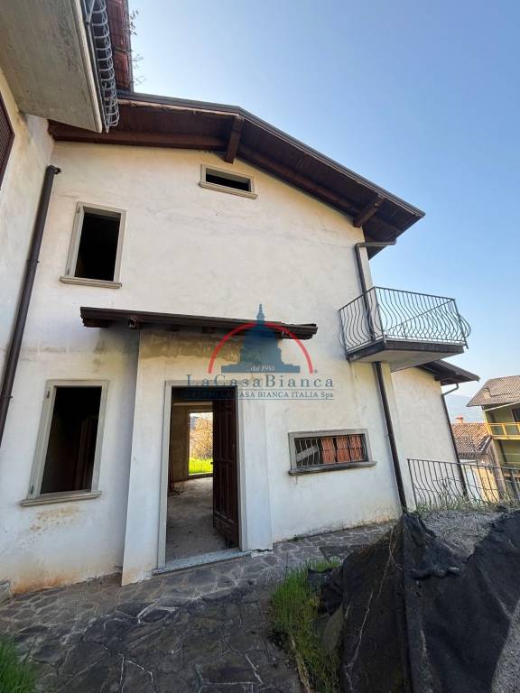 casa indipendente in vendita a Casnigo in zona Colzate