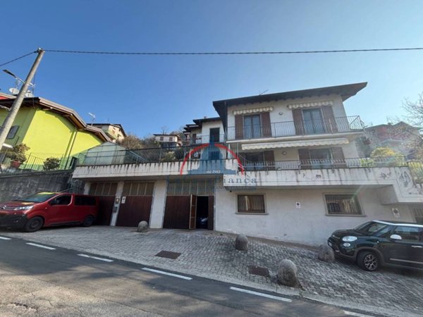 casa indipendente in vendita a Casnigo