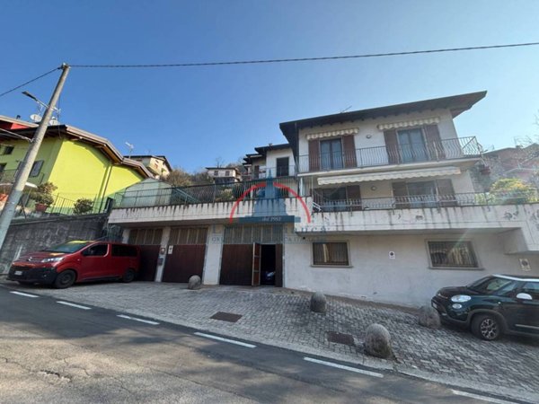 casa indipendente in vendita a Casnigo