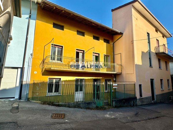 casa indipendente in vendita a Casnigo