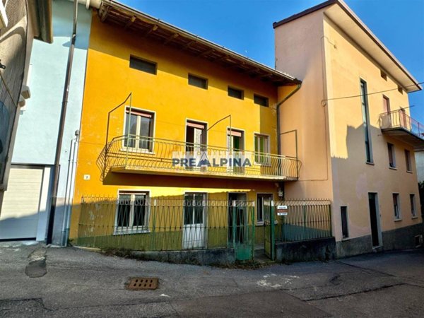 casa indipendente in vendita a Casnigo