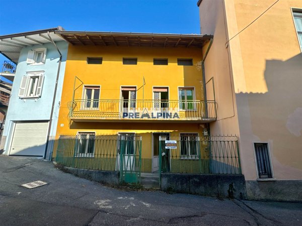 casa indipendente in vendita a Casnigo