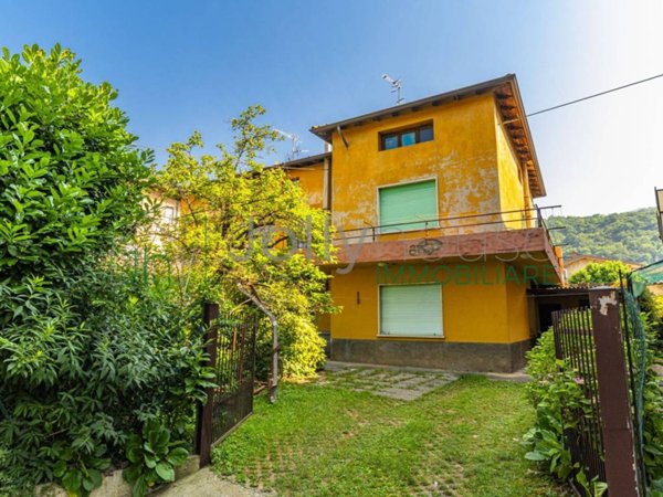 casa indipendente in vendita a Casnigo