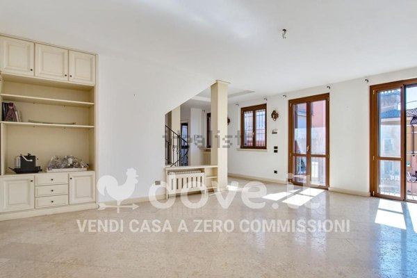 casa indipendente in vendita a Casnigo