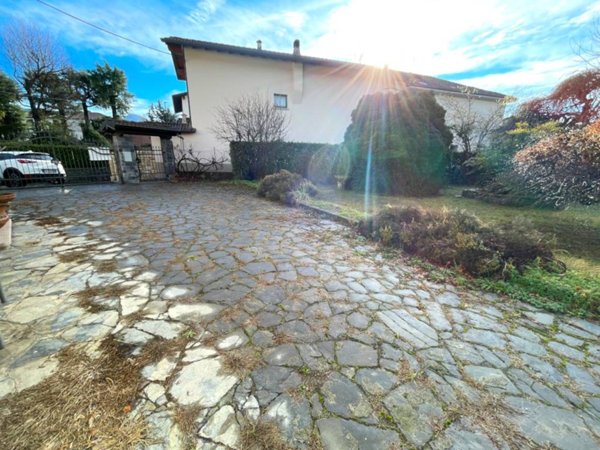 casa indipendente in vendita a Casnigo