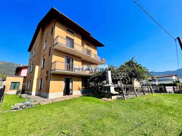 casa indipendente in vendita a Casnigo