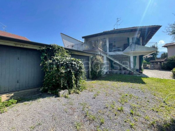 casa indipendente in vendita a Casnigo