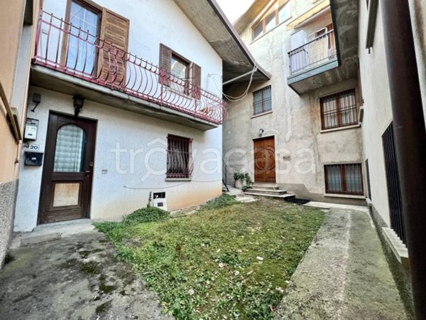 casa indipendente in vendita a Casnigo