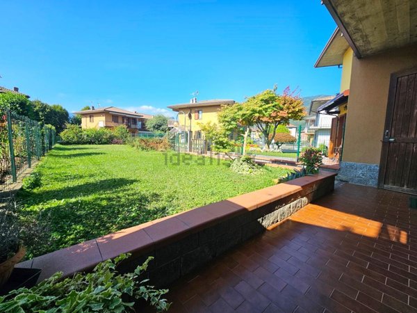 casa indipendente in vendita a Casnigo