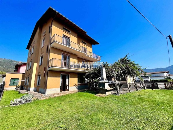 casa indipendente in vendita a Casnigo