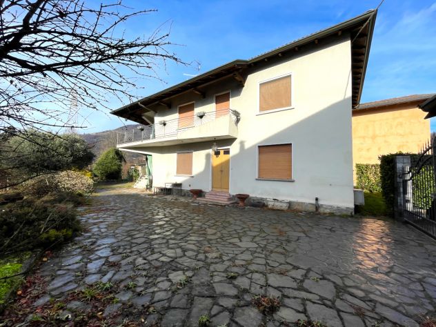 casa indipendente in vendita a Casnigo