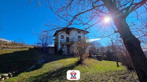 casa indipendente in vendita a Casnigo