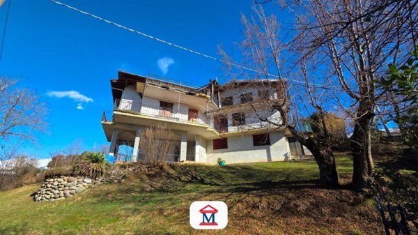 casa indipendente in vendita a Casnigo