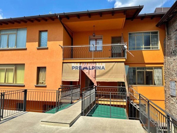 casa indipendente in vendita a Casnigo