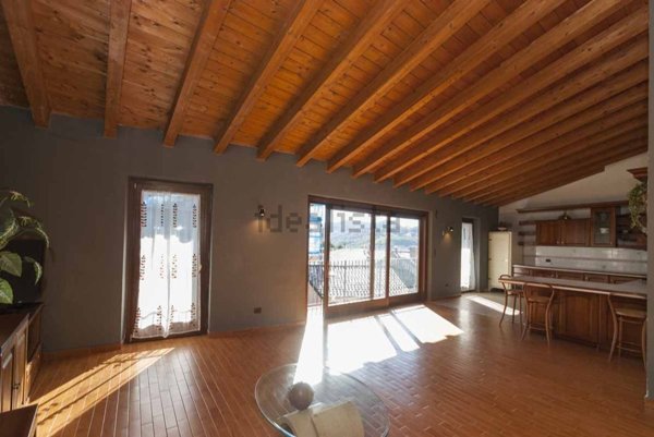 casa indipendente in vendita a Casnigo